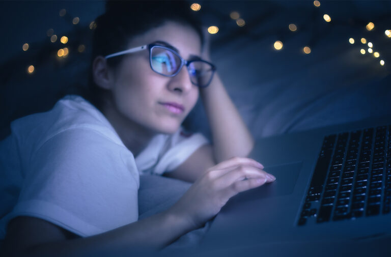 Blue light and how it influences sleep and skin