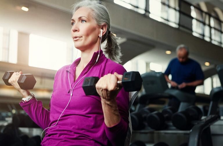 Quercetin ingestion alters motor unit behavior and enhances improvement in muscle strength following resistance training in older adults: a randomized, double-blind, controlled trial